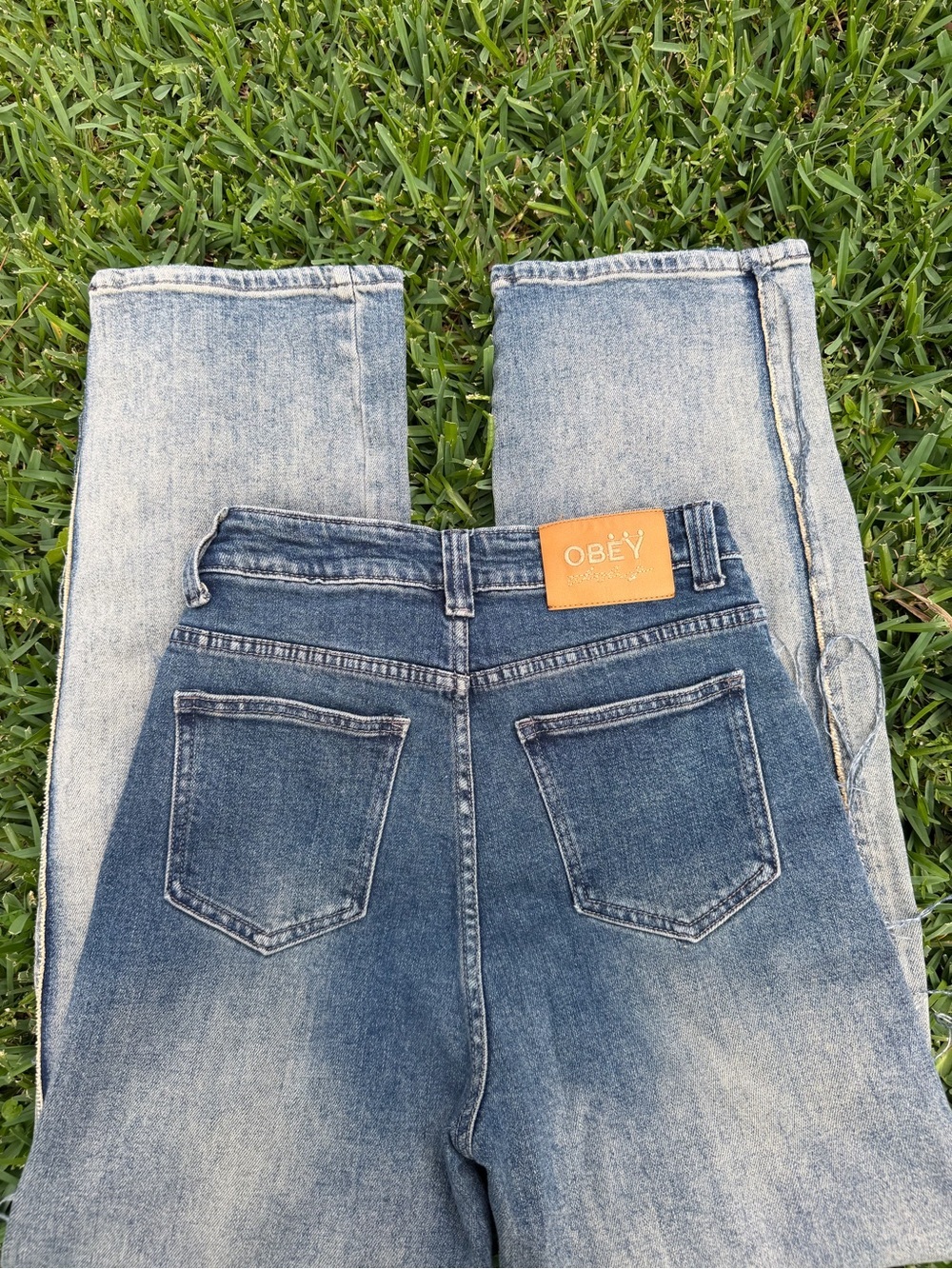 Obey Straight Leg Raw Hem Side Seam Jeans Women’s Size 24 Y2K Skater Denim - Picture 7 of 8